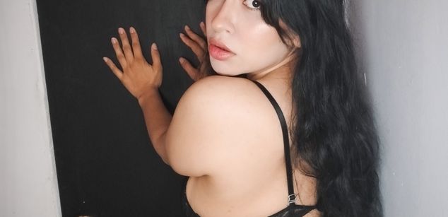 Model - Mia Saenz squirt