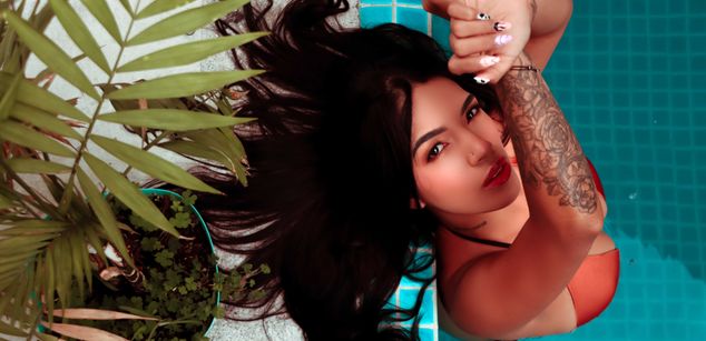 Model - Mia Shichell squirt