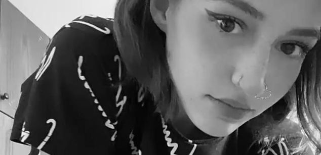 Model - Pink black skinny