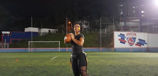 Model - Anny Taylor deepthroat