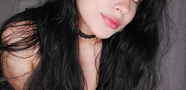 Model - Mia Saenz squirt