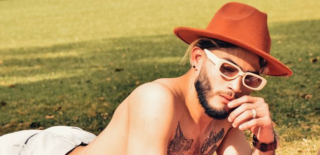 Model - Thomas bigass