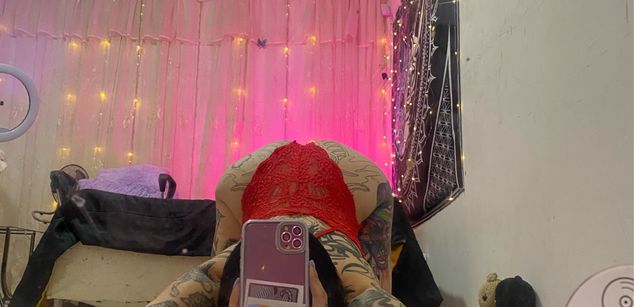 Model - daryi miau bigass