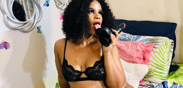 Model - DojaBooty spanks