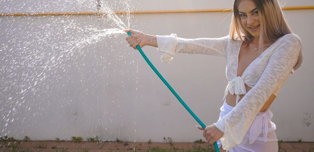 Model - ArianaPetite feet