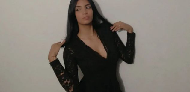 Model - DeuxGold joi