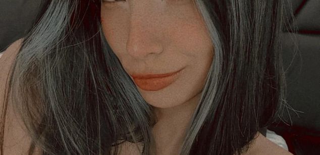 Model - DeuxGold joi