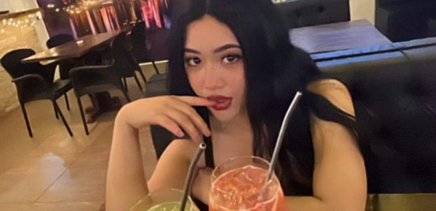 Model - Annakomatsu bigass