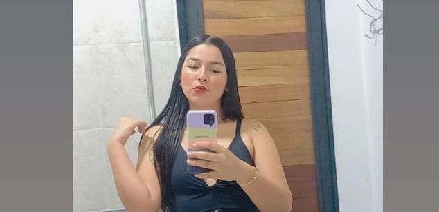 Model - Iris Moira feet