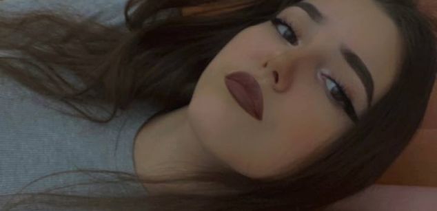 Model - Stacy footjob