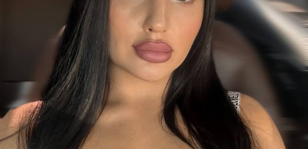 Model - Amgbombaaa joi